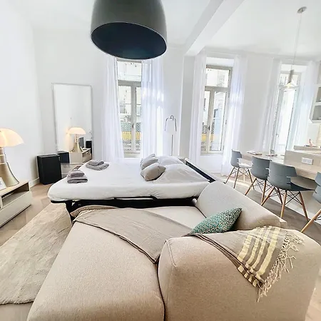 Apartment Vidal: Modern Antibes Near Sncf Station